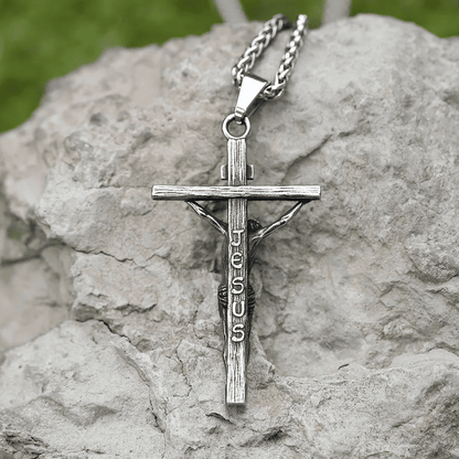 Collar Cruz de Redención Inquebrantable